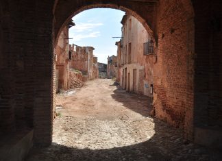Locais: Belchite