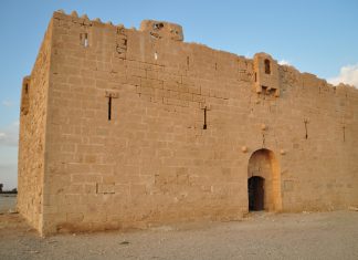 Locais: al-Qatraneh, o forte do deserto
