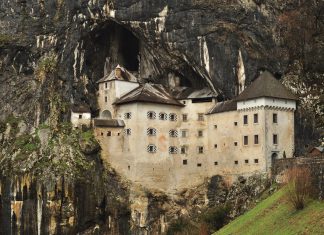 Locais: Castelo de Predjama