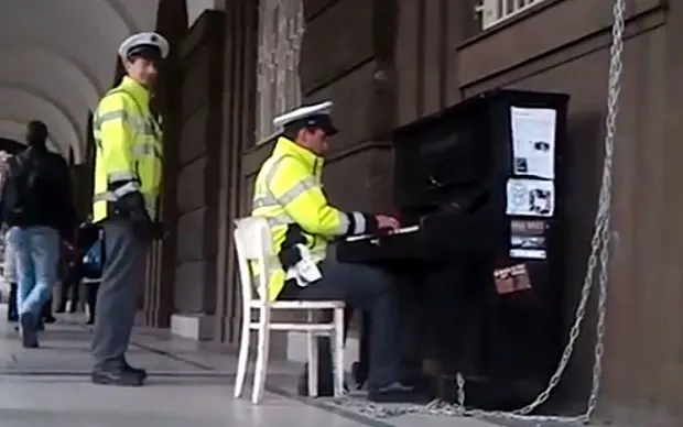 PianoPolice_2762852a
