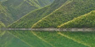 Momentos: Subir o lago Koman