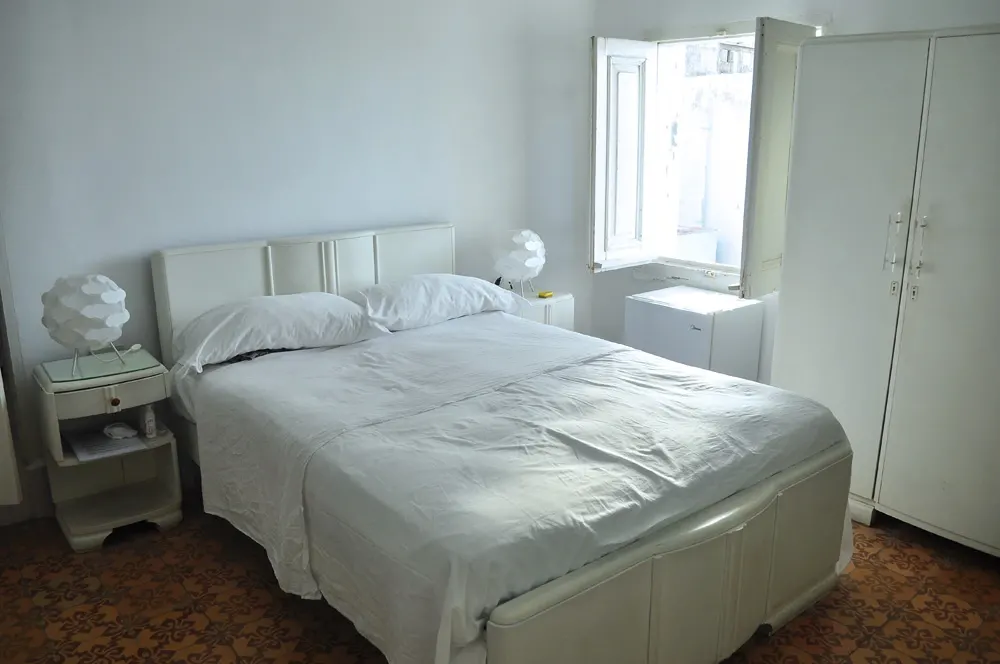 Um dos três quartos na Casa Blanca