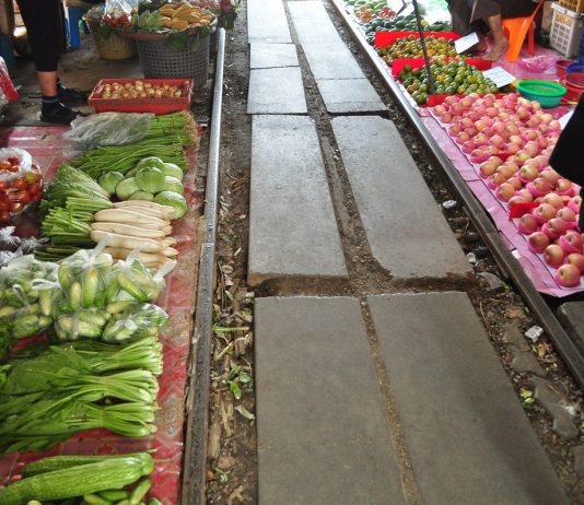Locais: O Mercado de Maeklong