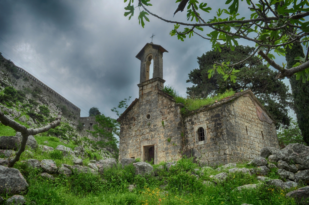 Capela Abandonada em Kotor