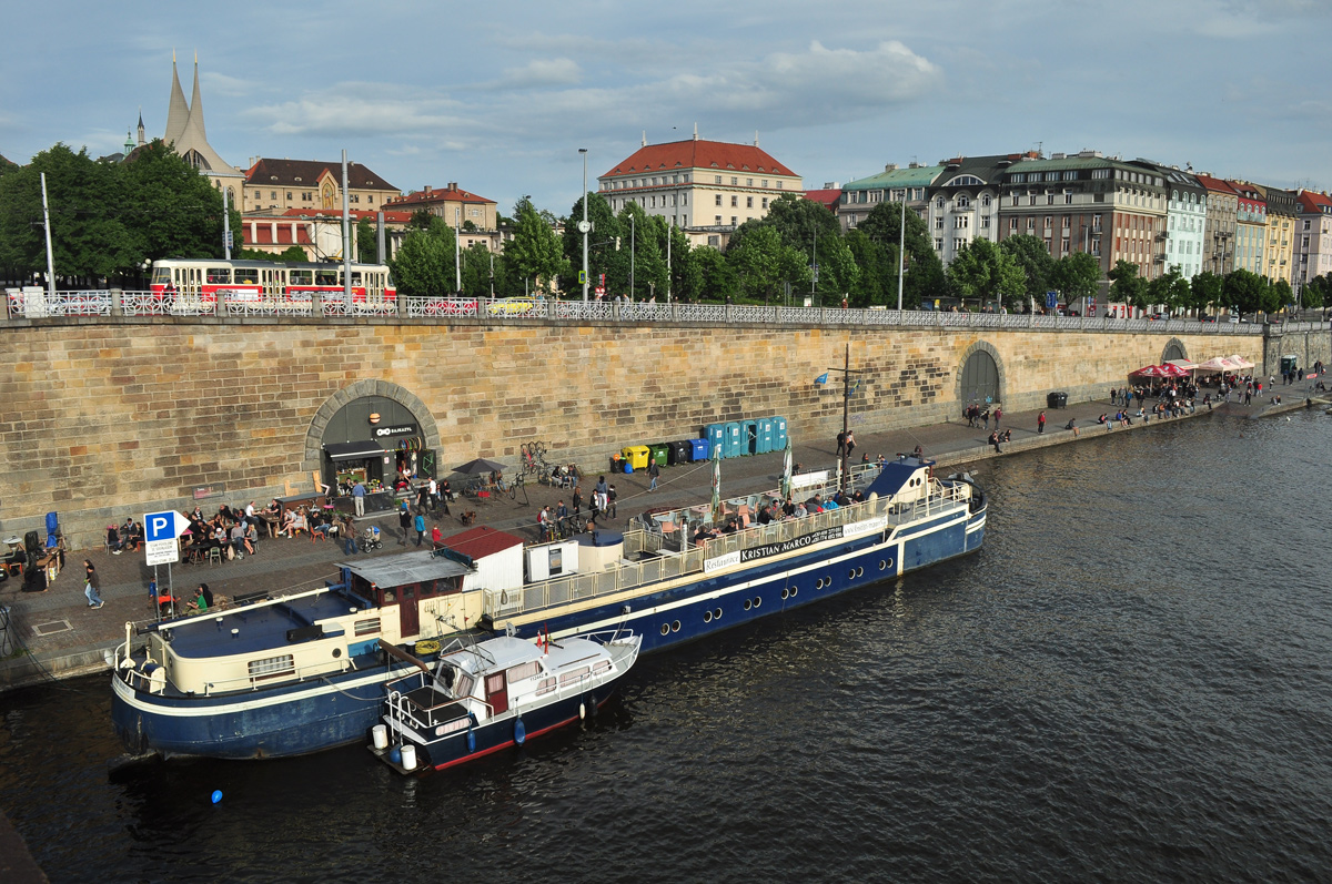 Praga: Junto ao rio Vltava