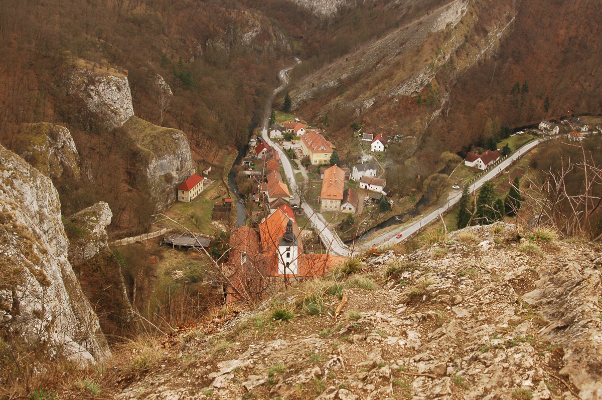 Vista sobre a aldeia de Svaty Jan pod Skalou