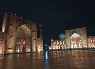 Locais: Registan, em Samarkand no Ubzequistão