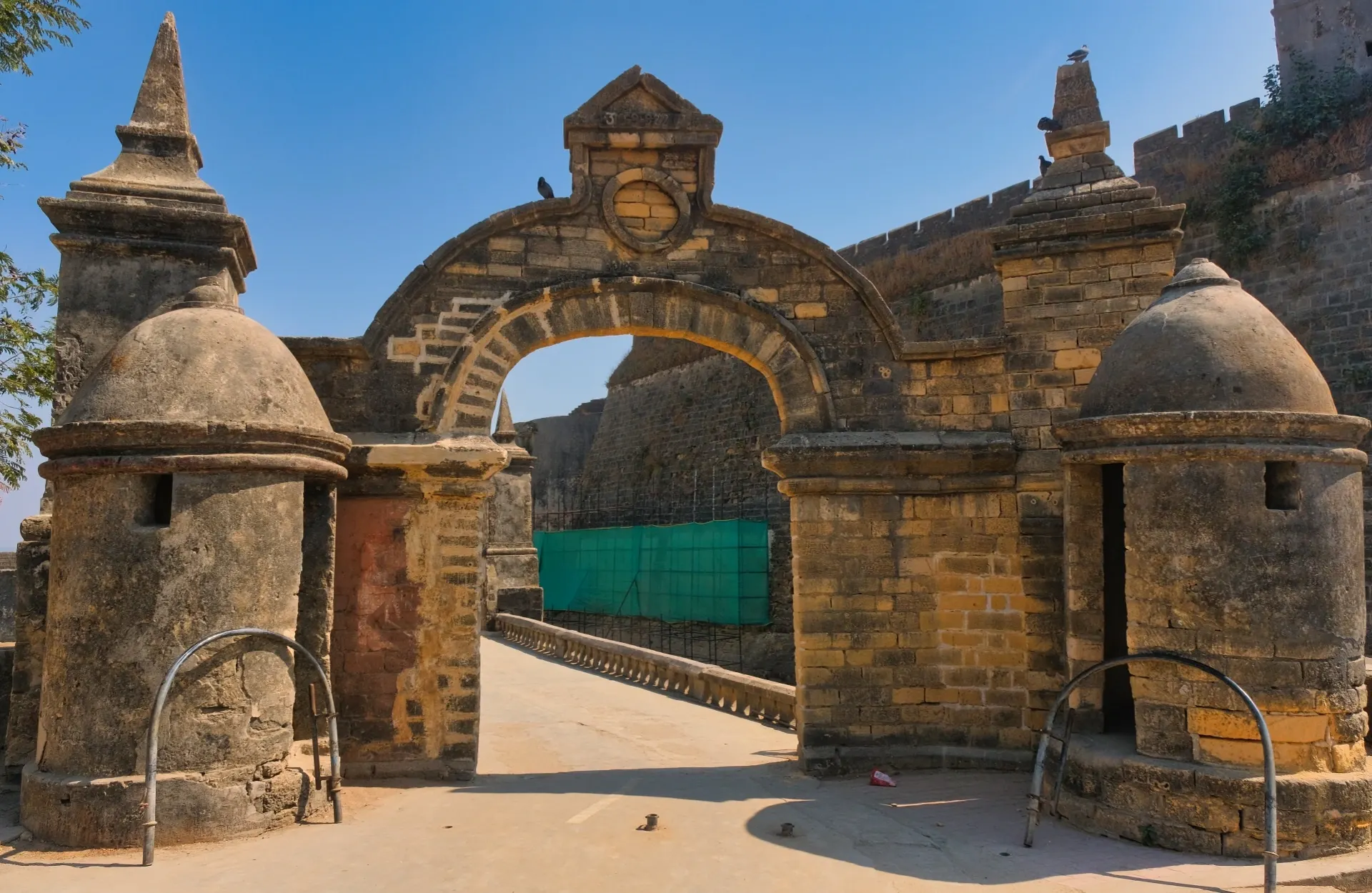 Antiga porta-de-armas do forte de Diu