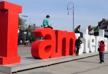 Habitantes de Amesterdão Processam Cidade por Excesso de Turismo