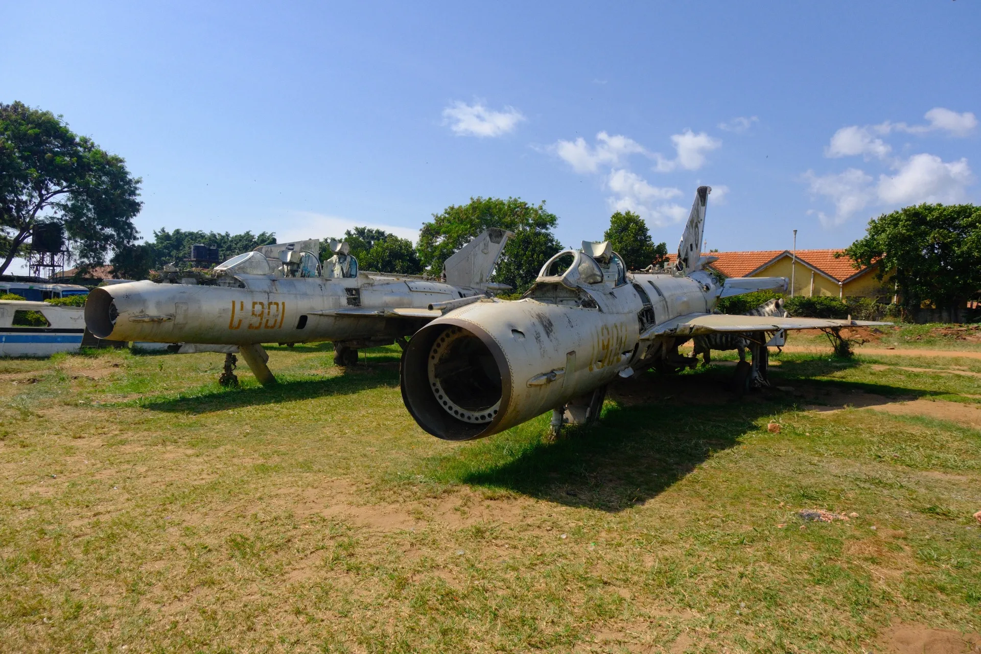 Aviões de combate na Aero Beach.